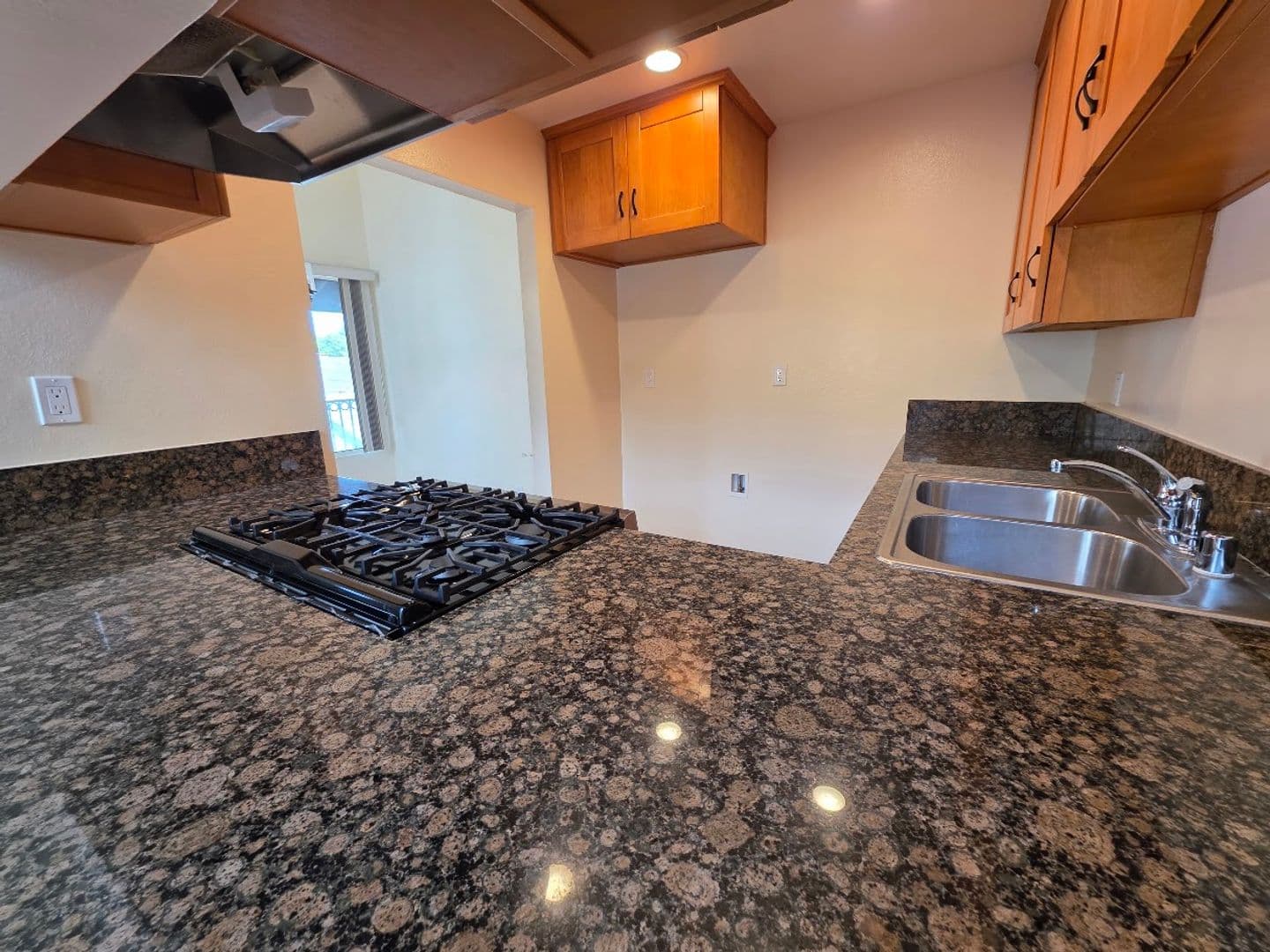 LONG BEACH Apartment: 729 FREEMAN AVE.