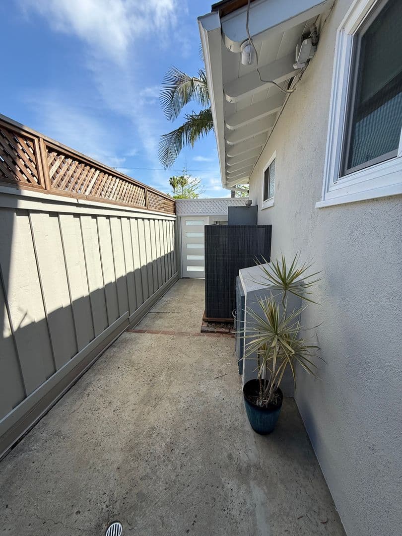 LONG BEACH House: 5290 1/2 E. EL ROBLE STREET