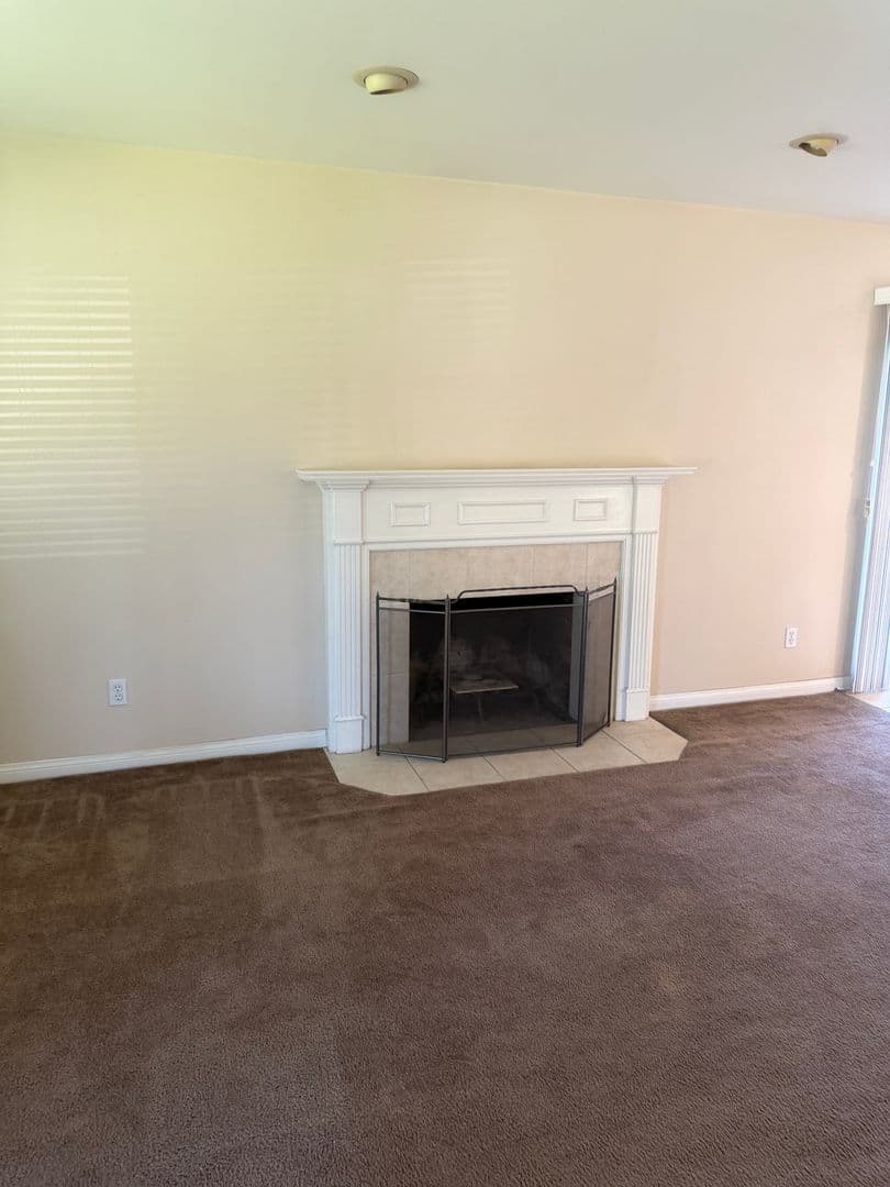 LONG BEACH House: 5350 E. MEZZANINE WAY
