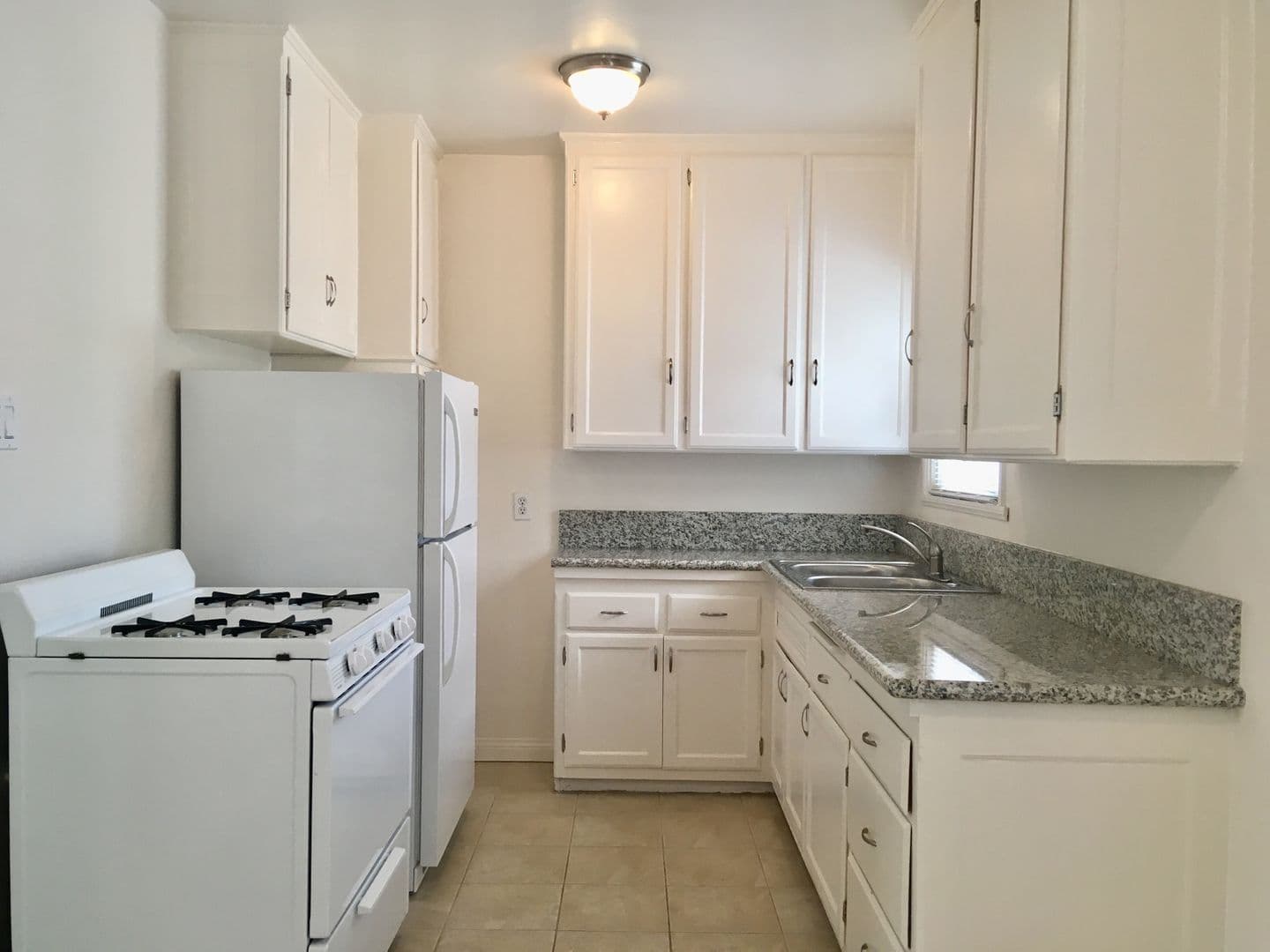 LONG BEACH Apartment: 5289 E THE TOLEDO