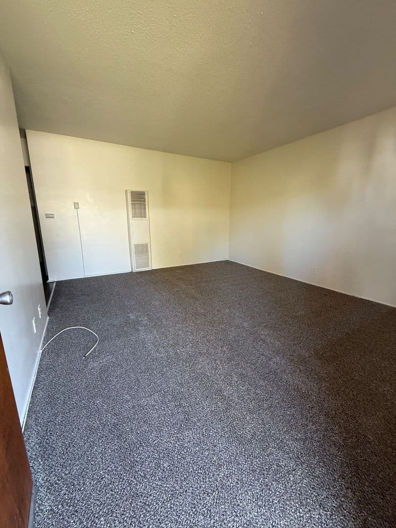 WHITTIER Apartment: 7331 NEWLIN AVE.