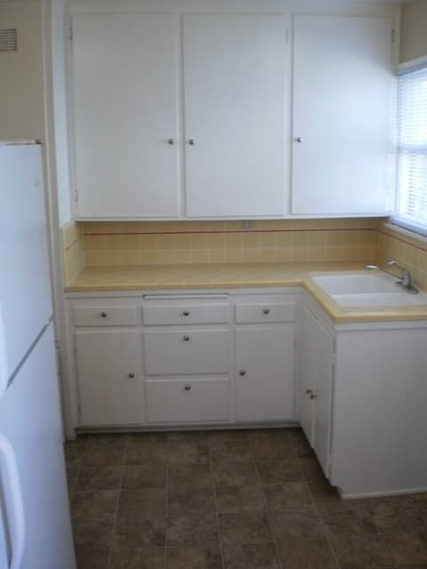 LONG BEACH Apartment: 5527 E. 2ND ST.