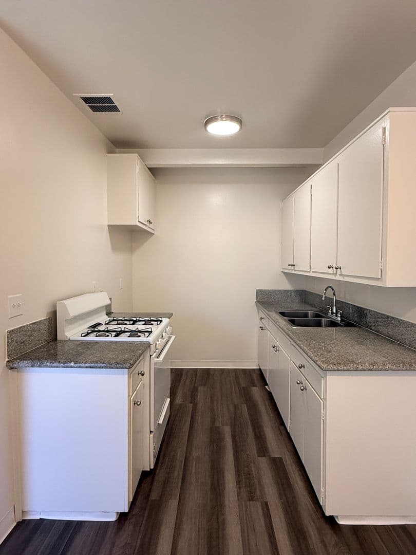 LONG BEACH Apartment: 5030 LINDEN AVENUE