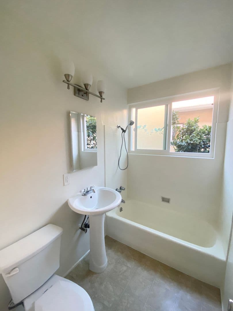 LONG BEACH Apartment: 1320 APPLETON ST