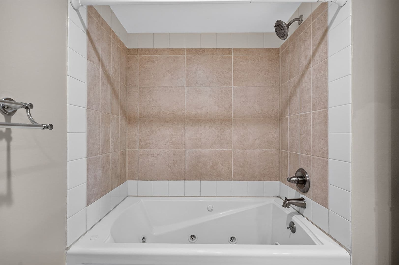 SIGNAL HILL Apartment: 2699 E. 20TH STREET