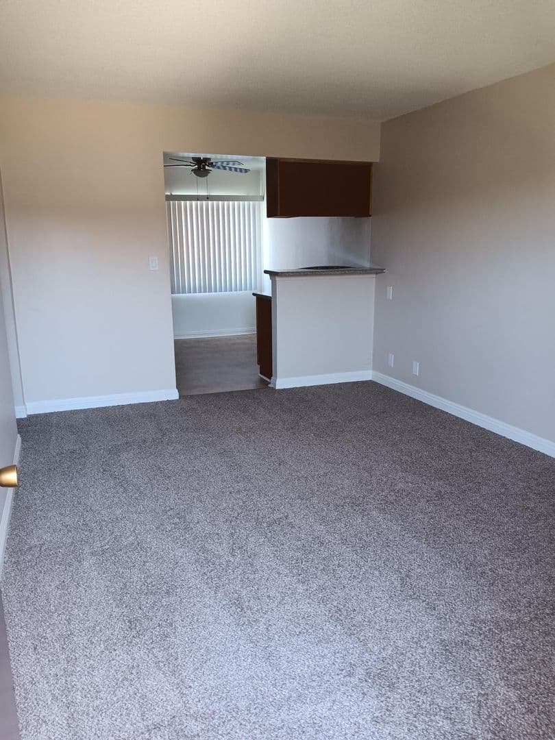 DOWNEY Apartment: 8547 IMPERIAL HIGHWAY