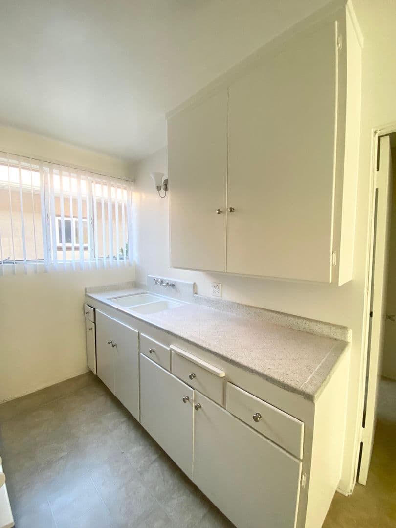 LONG BEACH Apartment: 1320 APPLETON ST
