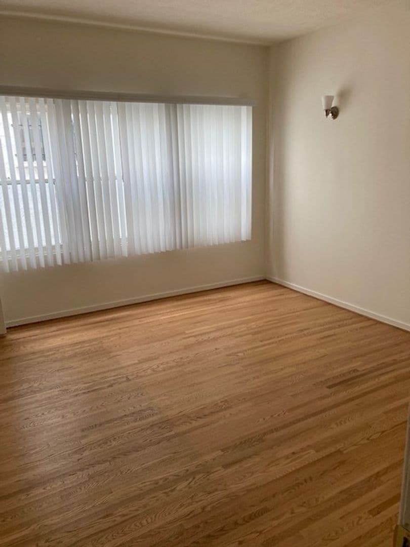 LONG BEACH Apartment: 204 BELMONT AVE