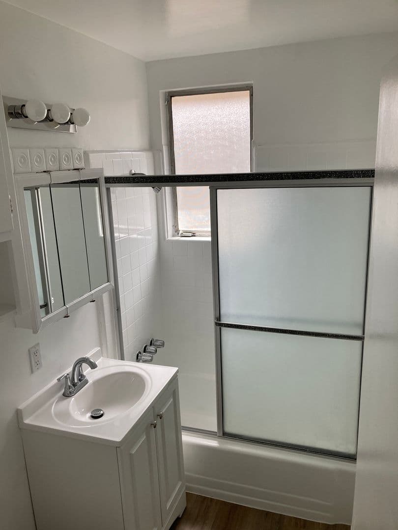 LONG BEACH Apartment: 1410 & 1418 E 3RD ST.