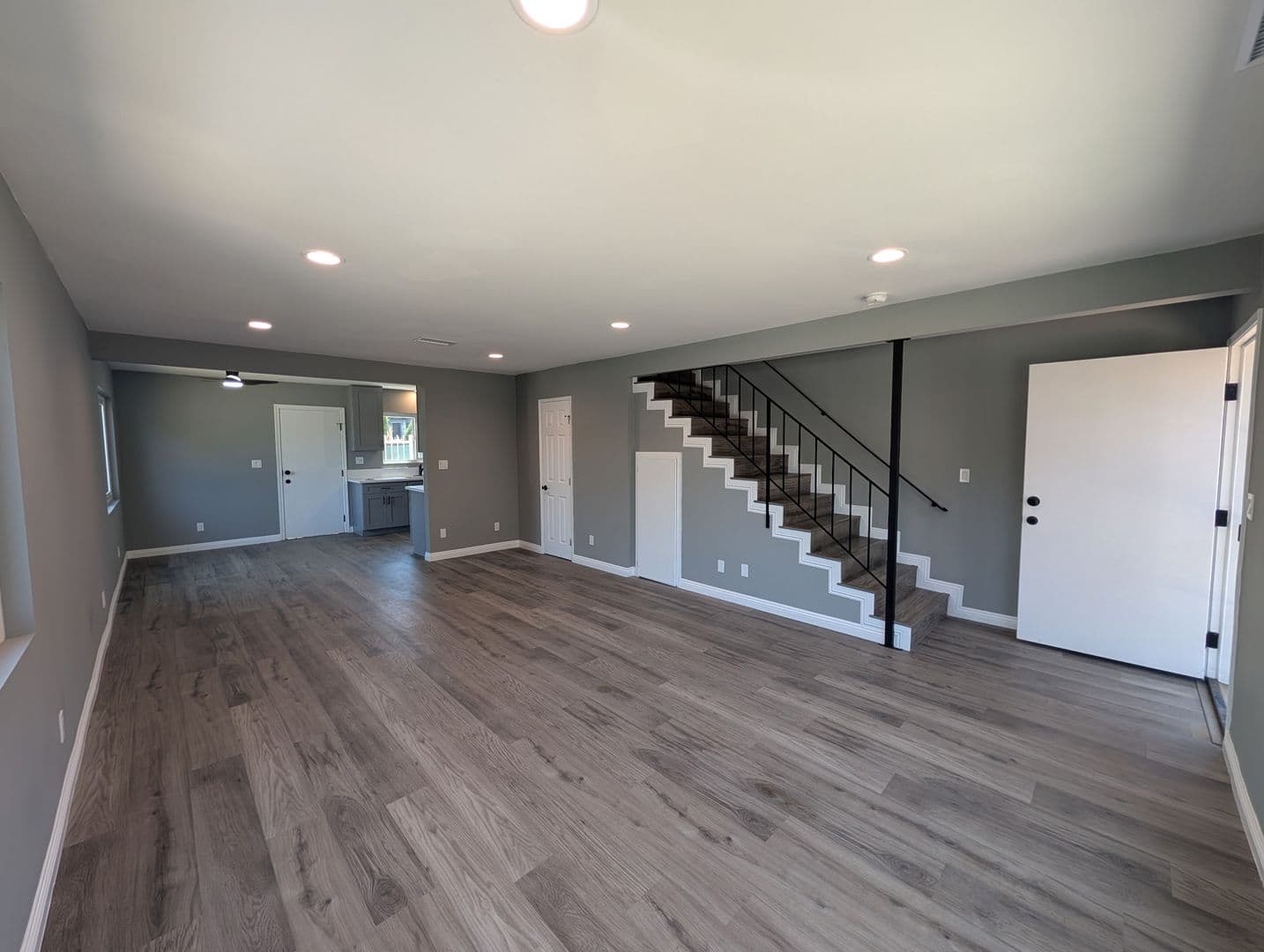 LONG BEACH Apartment: 1129 CHERRY AVE.
