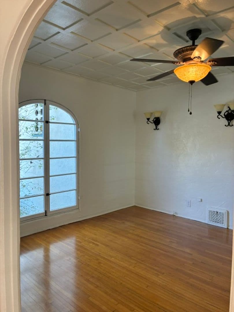 LONG BEACH Apartment: 2112 E 1ST ST