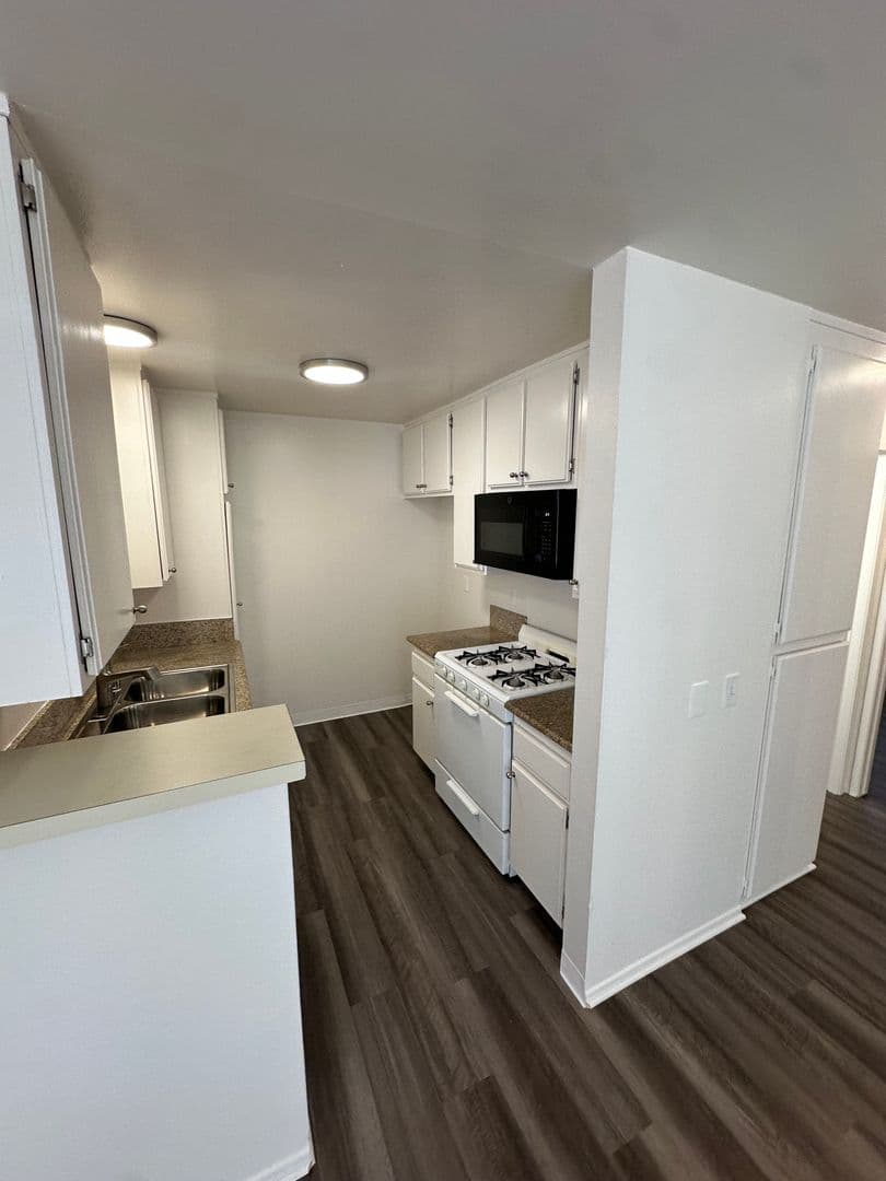 LONG BEACH Apartment: 4104 ELM AVENUE