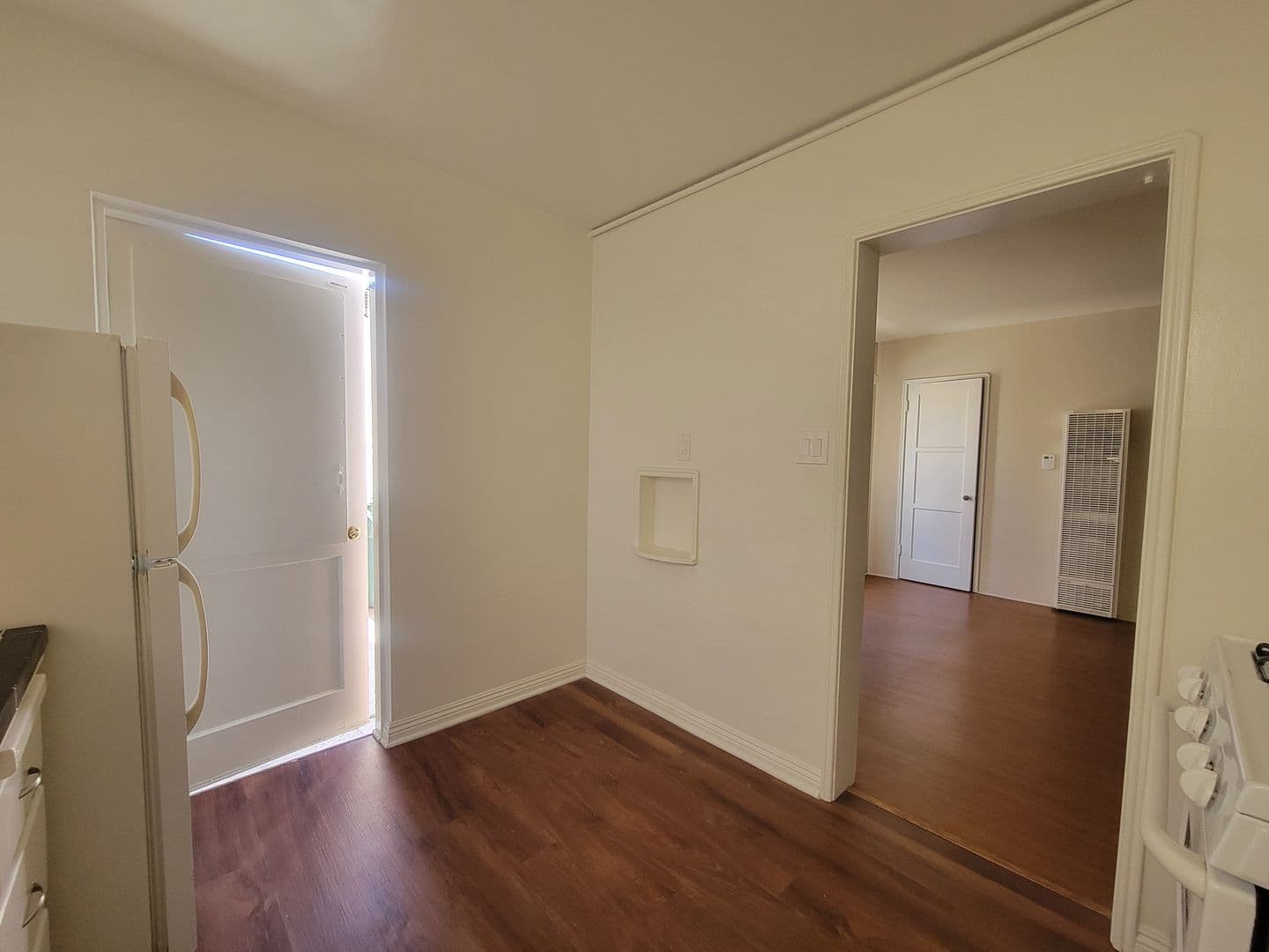 LONG BEACH Apartment: 917 E. 1ST STREET