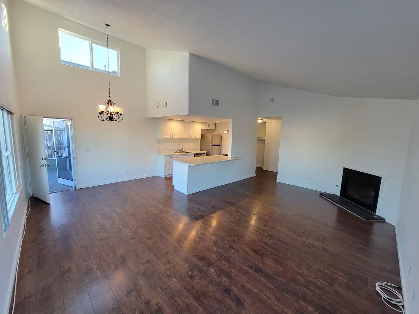 LONG BEACH Apartment: 735 REDONDO AVE