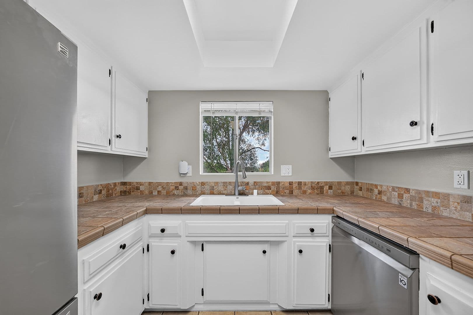 SIGNAL HILL Apartment: 2699 E. 20TH STREET