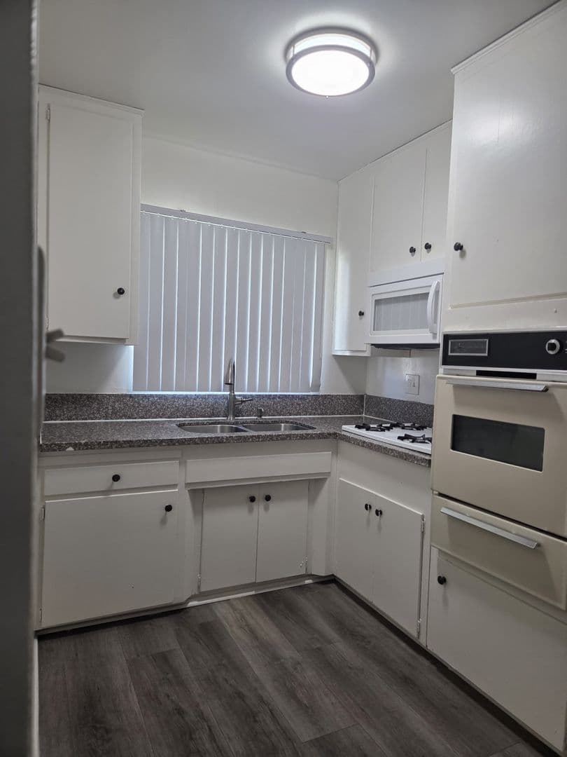 WHITTIER Apartment: 7331 NEWLIN AVE.