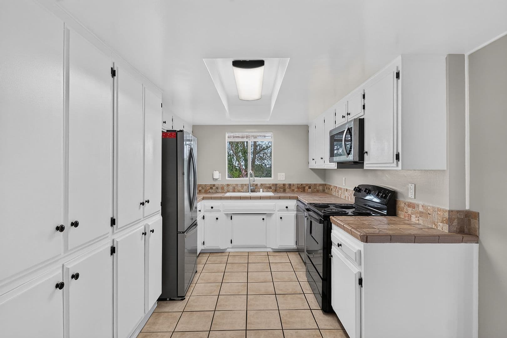 SIGNAL HILL Apartment: 2699 E. 20TH STREET