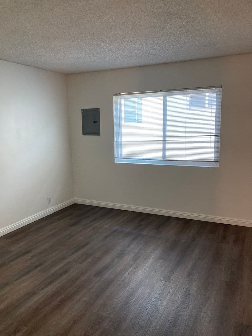 LONG BEACH Apartment: 21 62ND PLACE