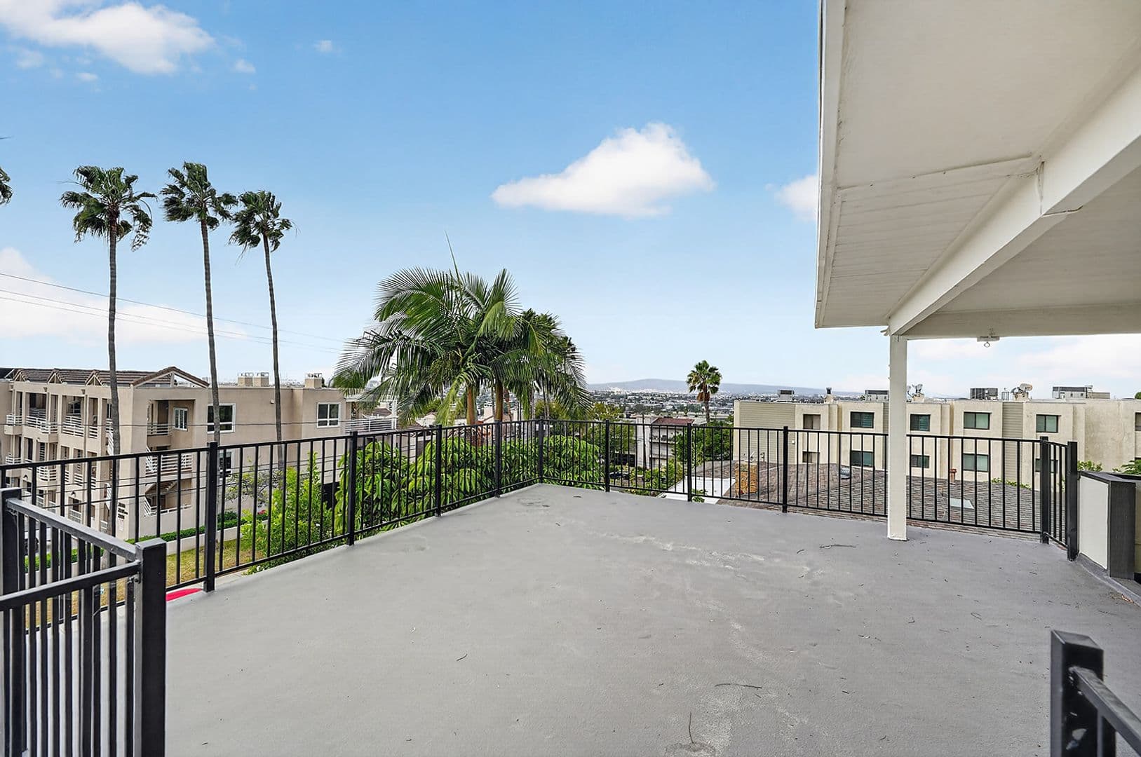 SIGNAL HILL Apartment: 2699 E. 20TH STREET
