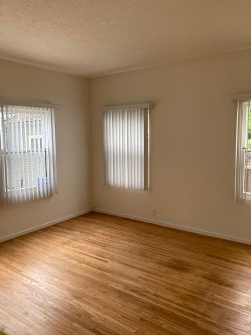 LONG BEACH Apartment: 204 BELMONT AVE