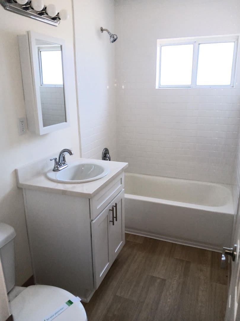 DOWNEY Apartment: 8547 IMPERIAL HIGHWAY