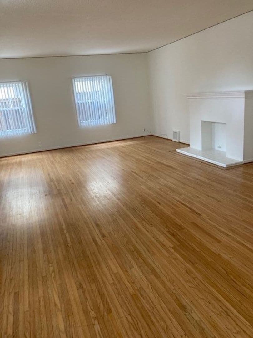 LONG BEACH Apartment: 204 BELMONT AVE