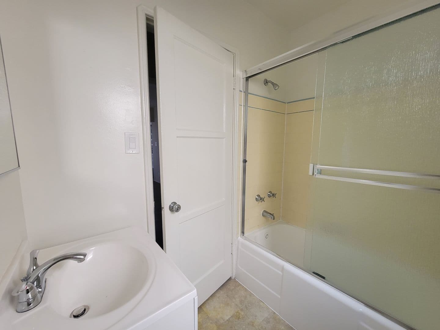 LONG BEACH Apartment: 917 E. 1ST STREET
