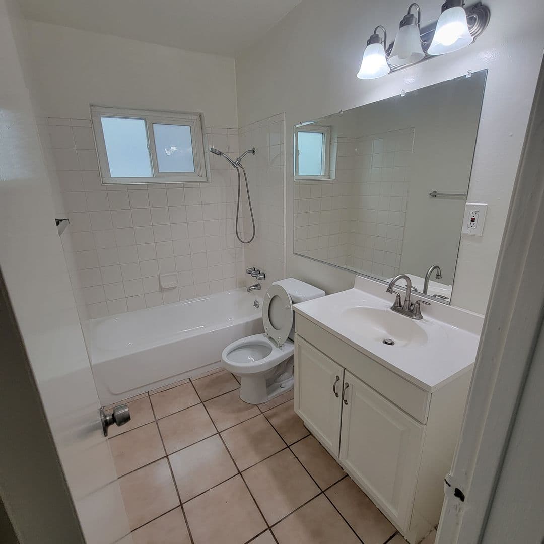 LONG BEACH Apartment: 5030 LINDEN AVENUE