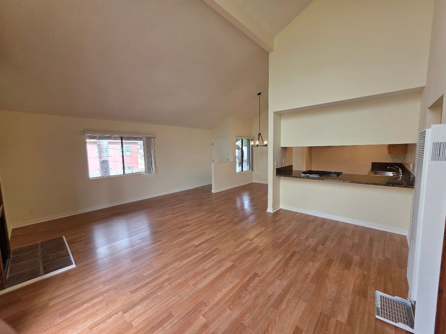 LONG BEACH Apartment: 729 FREEMAN AVE.
