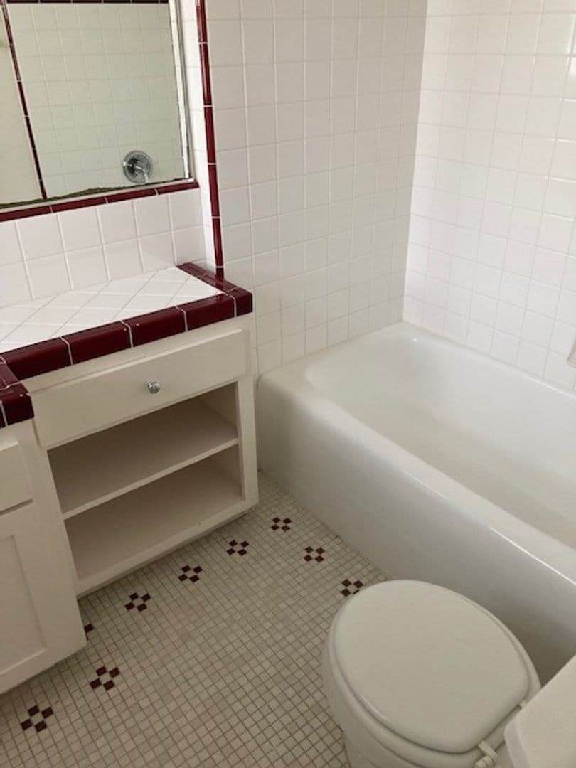 LONG BEACH Apartment: 204 BELMONT AVE