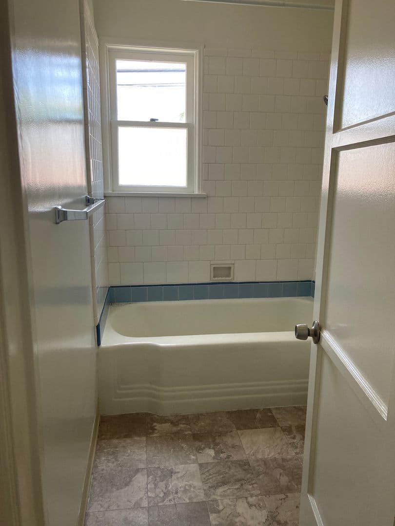 LONG BEACH Apartment: 756-760 GARDENIA AVE.