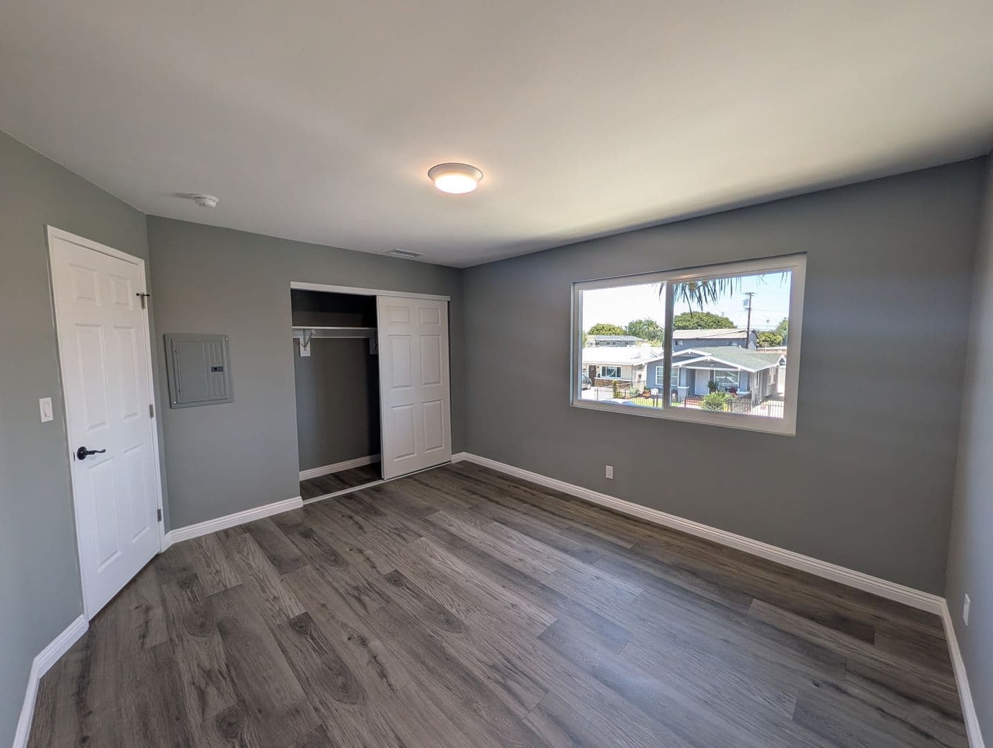 LONG BEACH Apartment: 1129 CHERRY AVE.