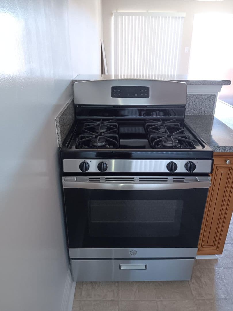 DOWNEY Apartment: 8547 IMPERIAL HIGHWAY