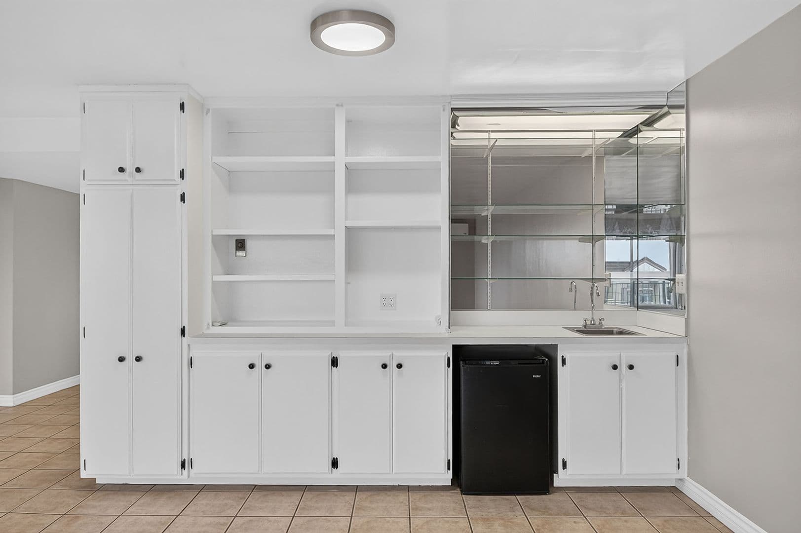 SIGNAL HILL Apartment: 2699 E. 20TH STREET