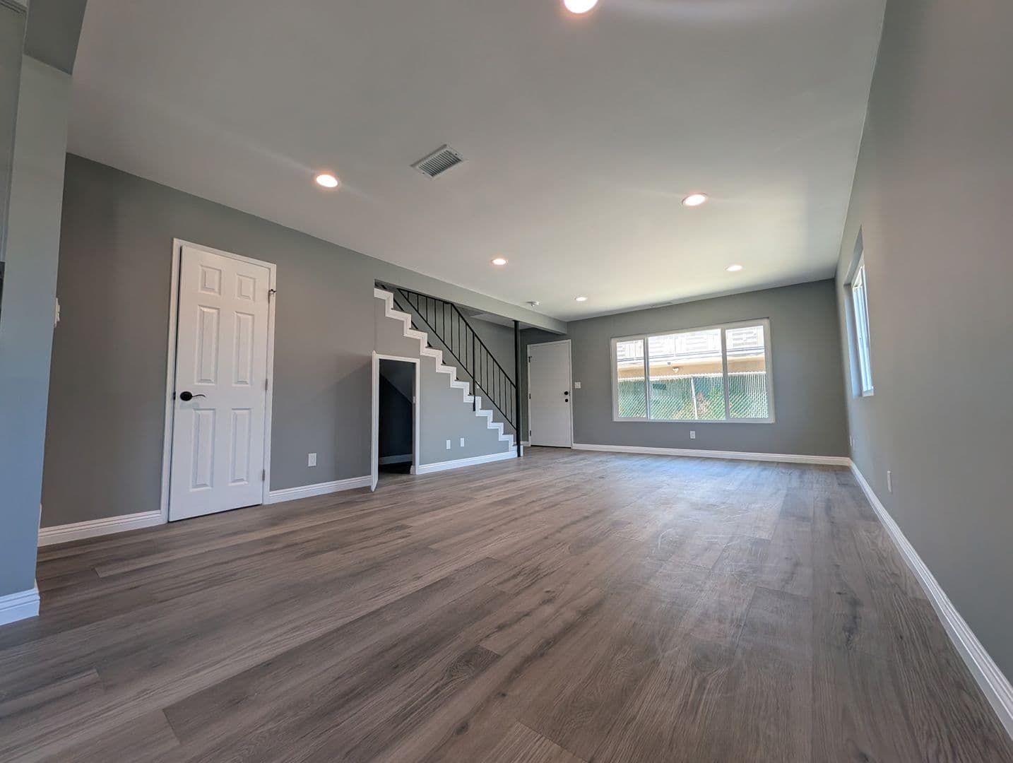 LONG BEACH Apartment: 1129 CHERRY AVE.