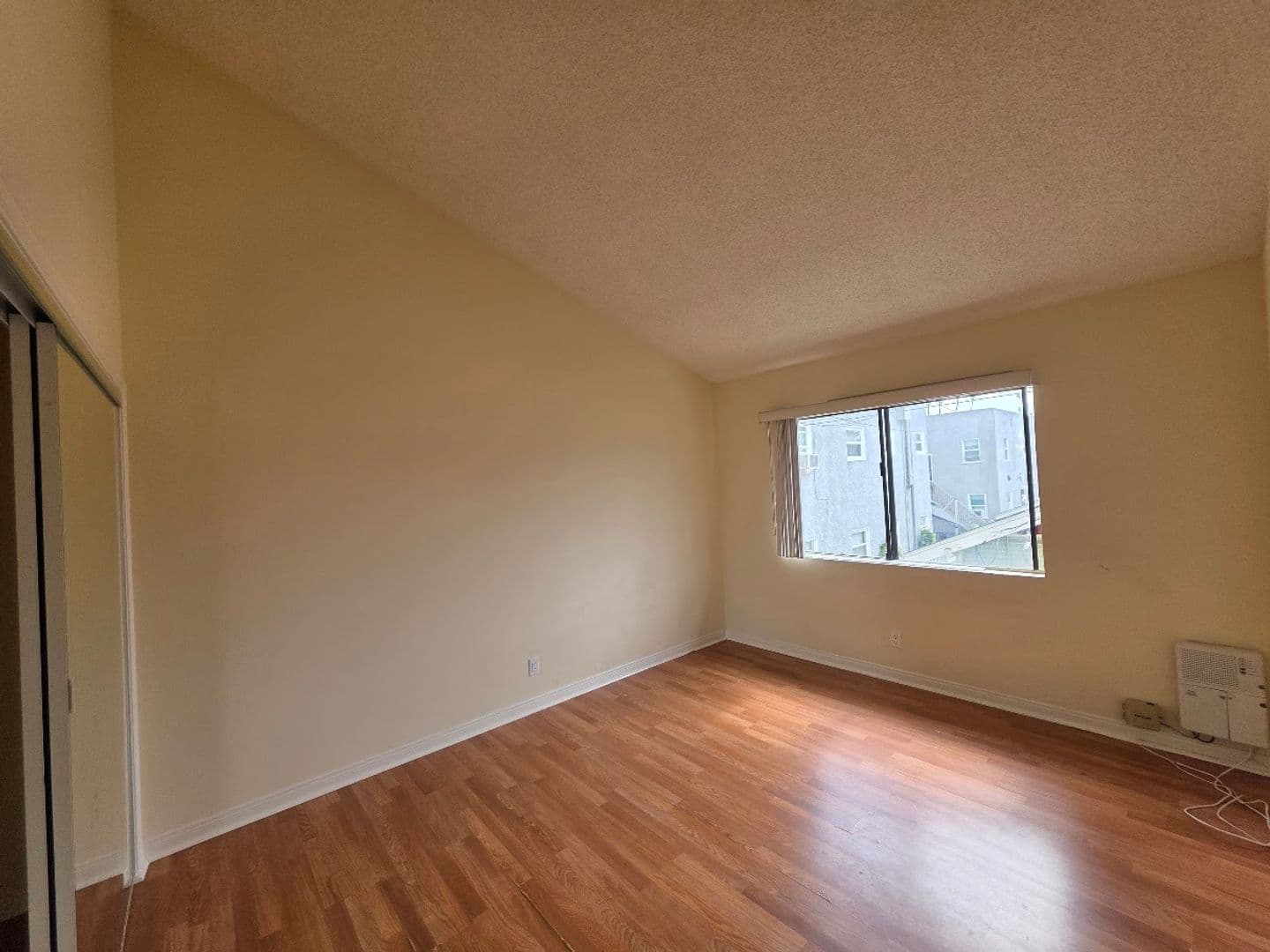 LONG BEACH Apartment: 729 FREEMAN AVE.