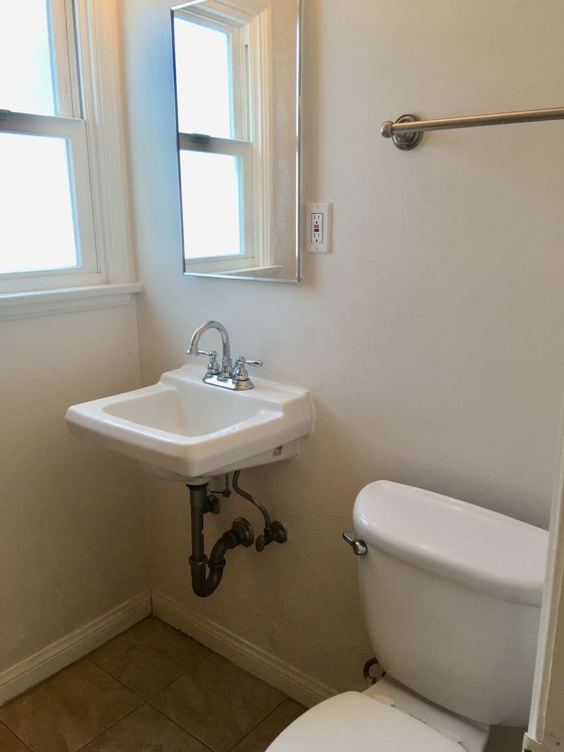 LONG BEACH Apartment: 5289 E THE TOLEDO