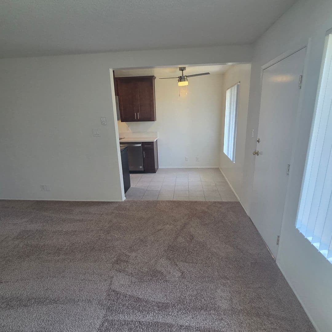 LONG BEACH Apartment: 815 GLADYS AVENUE