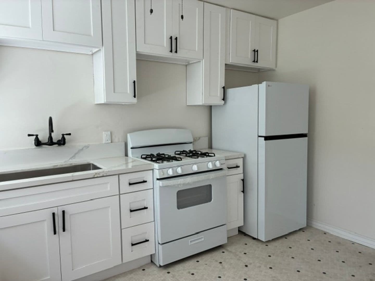 LONG BEACH Apartment: 2112 E 1ST ST