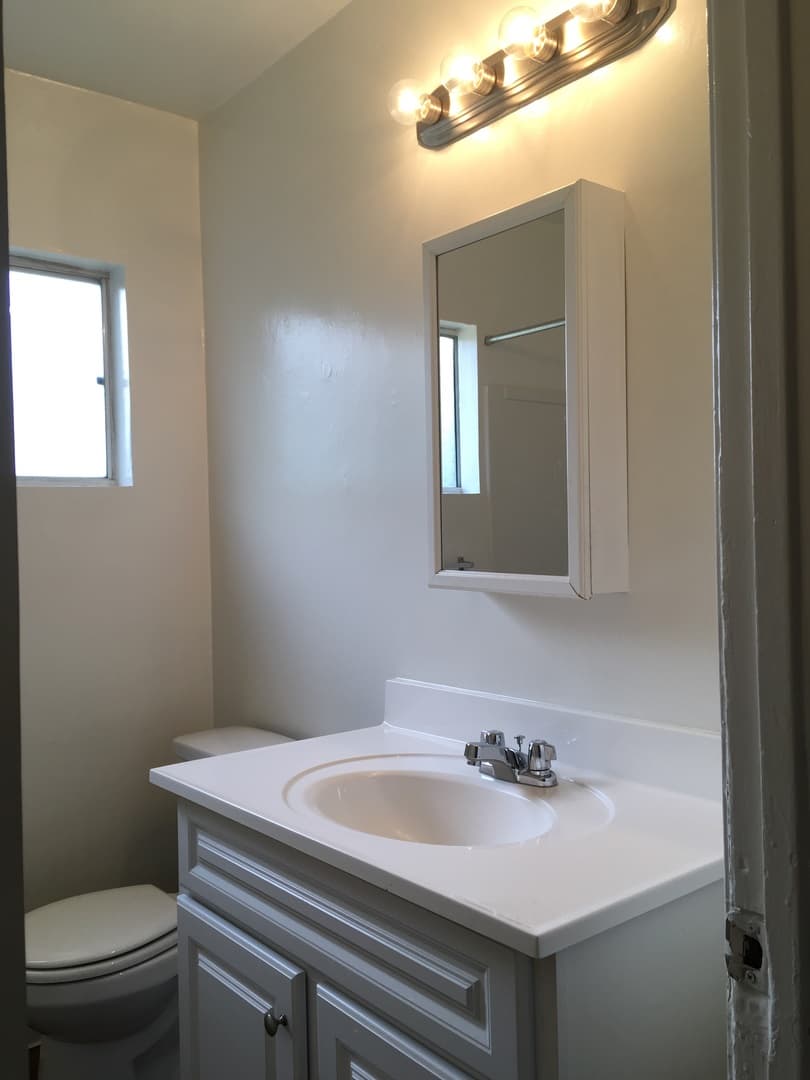 LONG BEACH Apartment: 1259 N. LOMA VISTA DR.