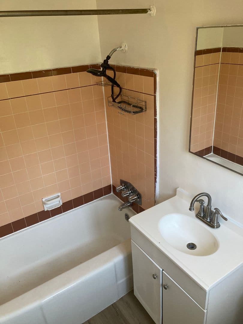 LONG BEACH Apartment: 1009 LOMA AVE