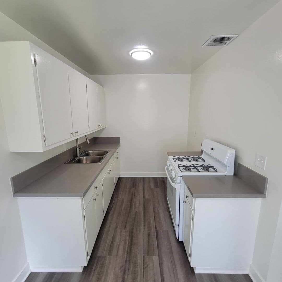 LONG BEACH Apartment: 5030 LINDEN AVENUE