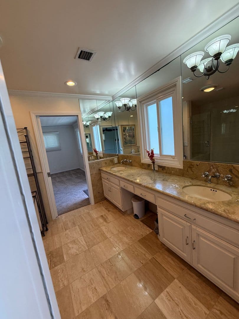 LONG BEACH House: 5290 1/2 E. EL ROBLE STREET