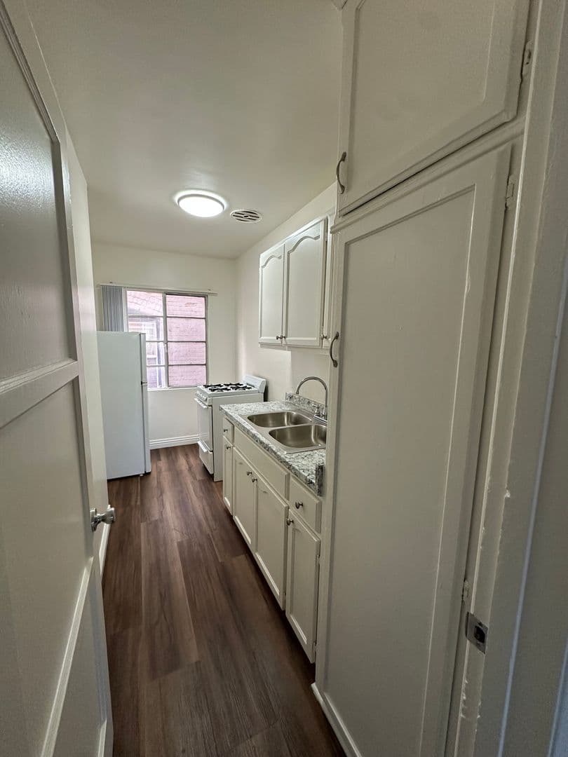 LONG BEACH Apartment: 625 ELM AVENUE