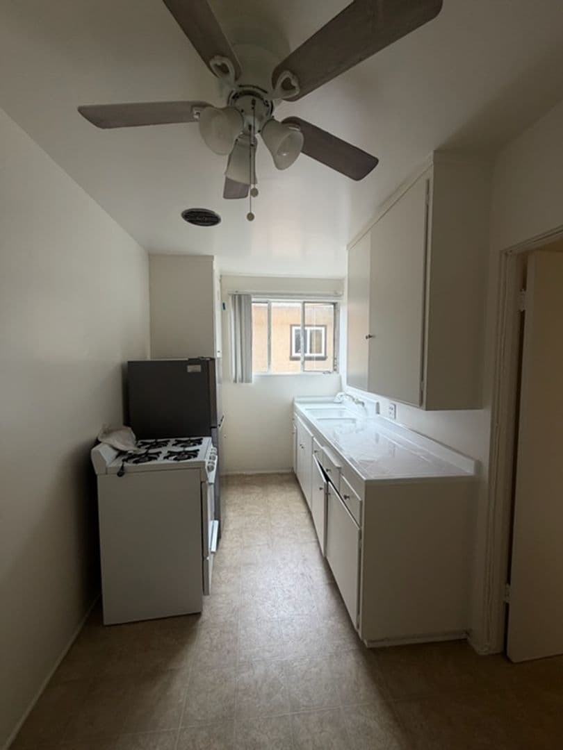 LONG BEACH Apartment: 1320 APPLETON ST