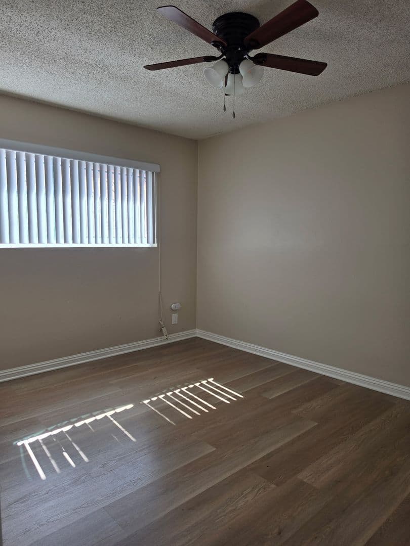 PARAMOUNT Apartment: 13841-55 ARTHUR AVE.