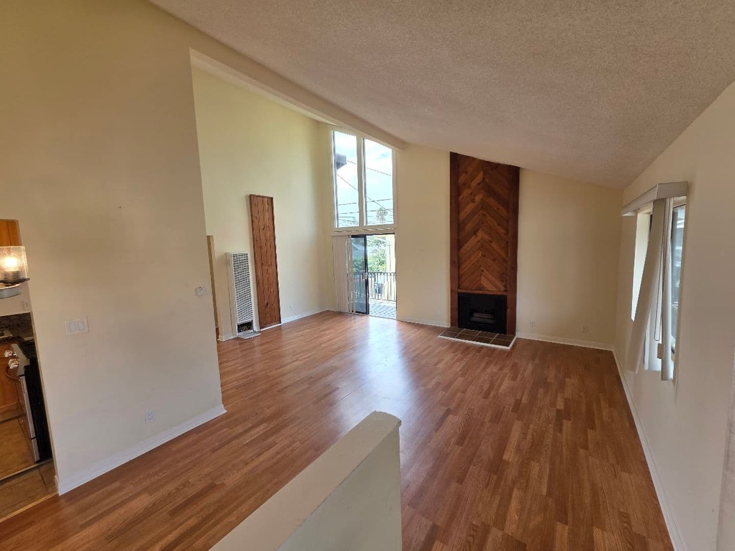 LONG BEACH Apartment: 729 FREEMAN AVE.