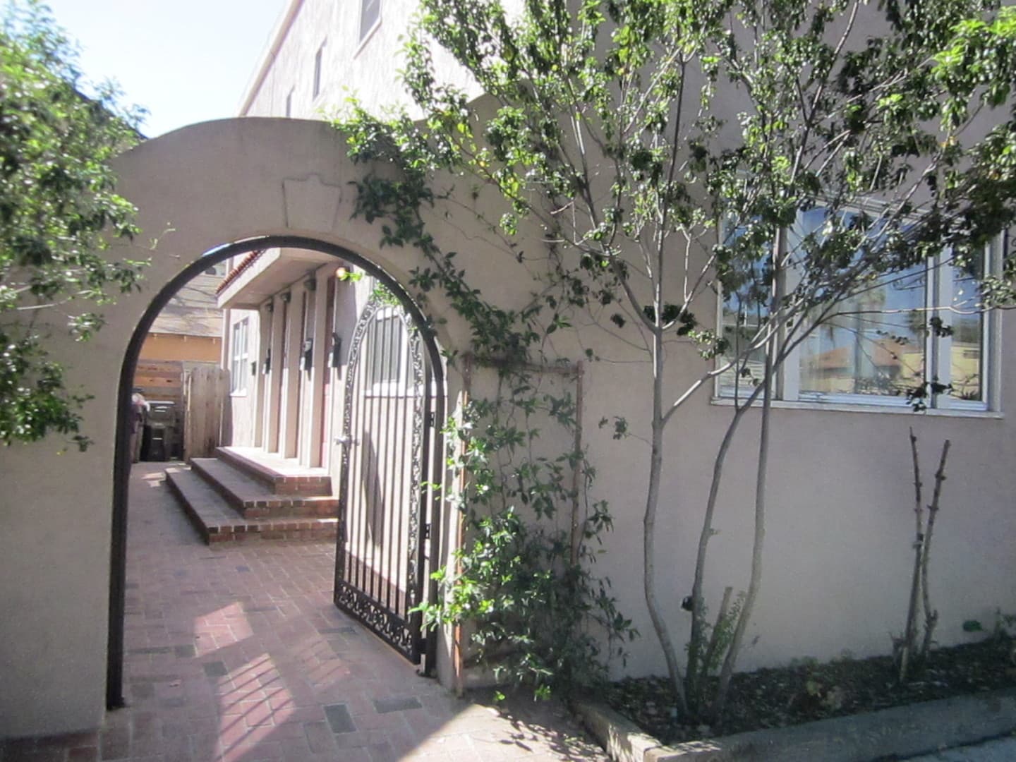 LONG BEACH Apartment: 724-730 E. 6TH STREET