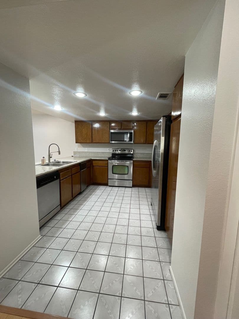 CERRITOS House: 16615 BLOOMFIELD AVE #6