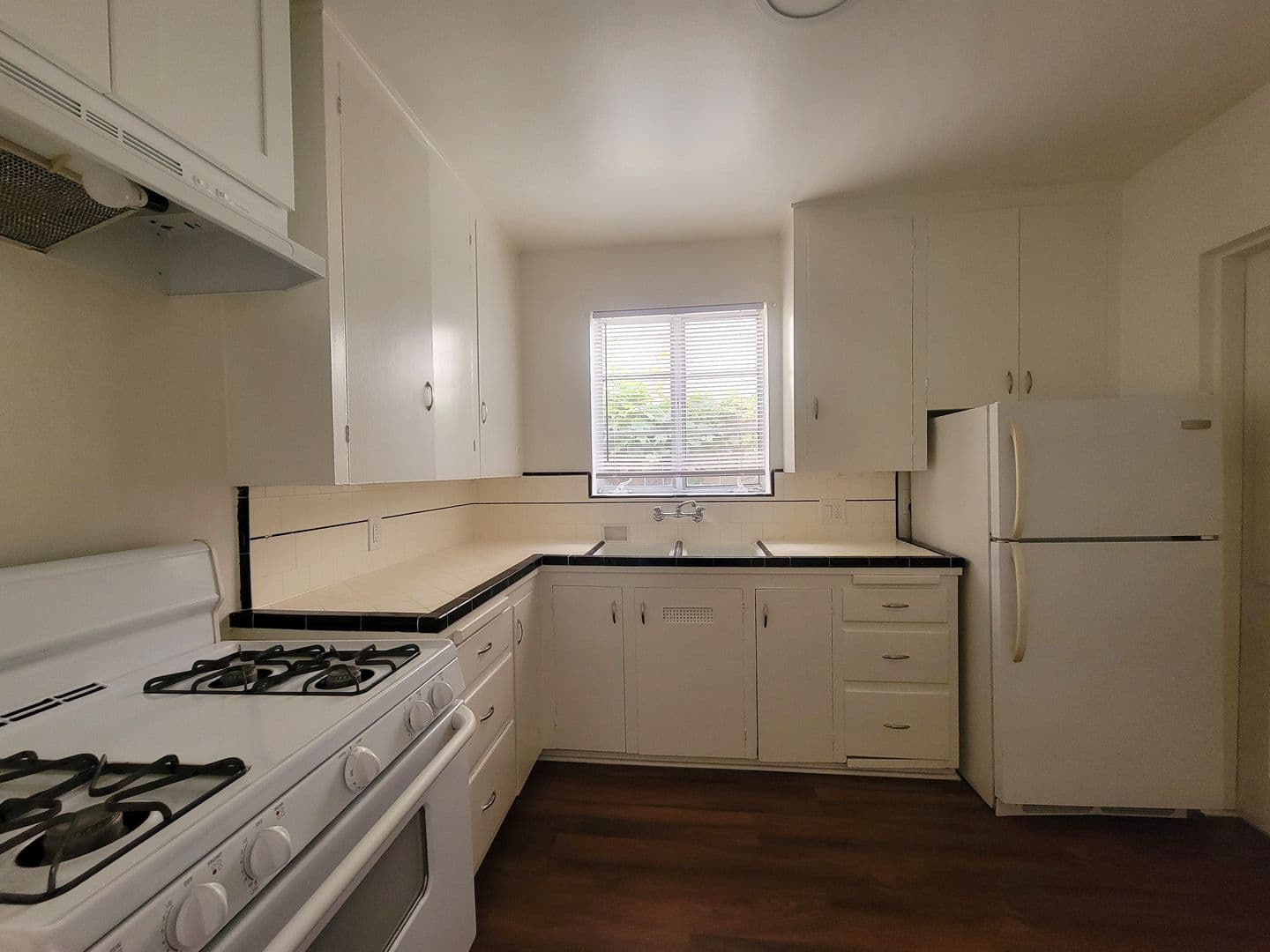 LONG BEACH Apartment: 917 E. 1ST STREET